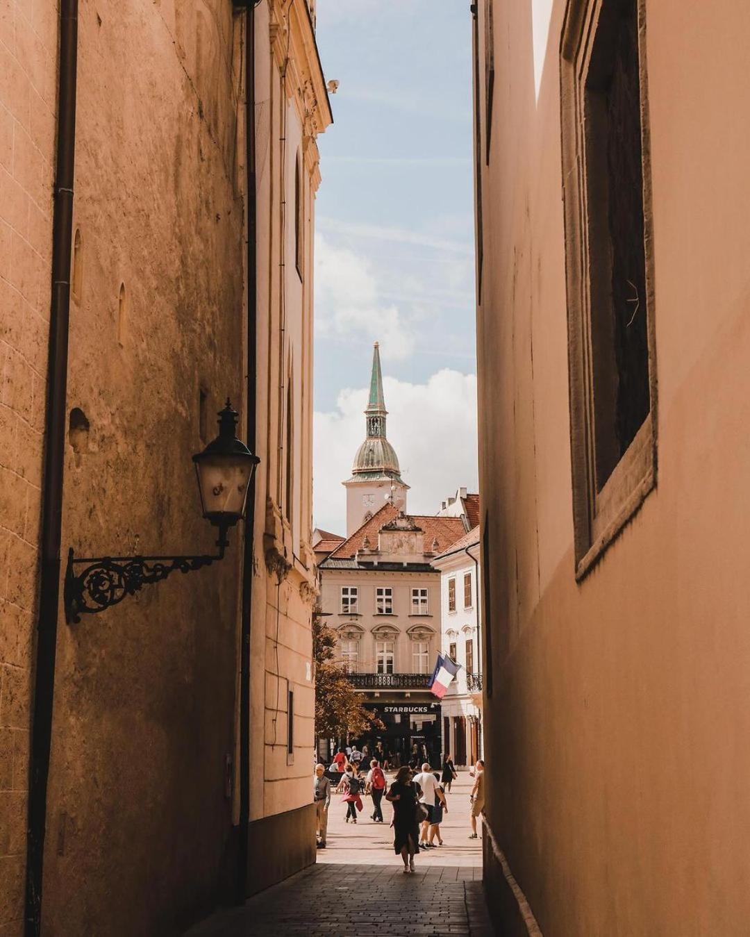 Extralarge Queen Room In The Heart Of Bratislava With Terrace المظهر الخارجي الصورة